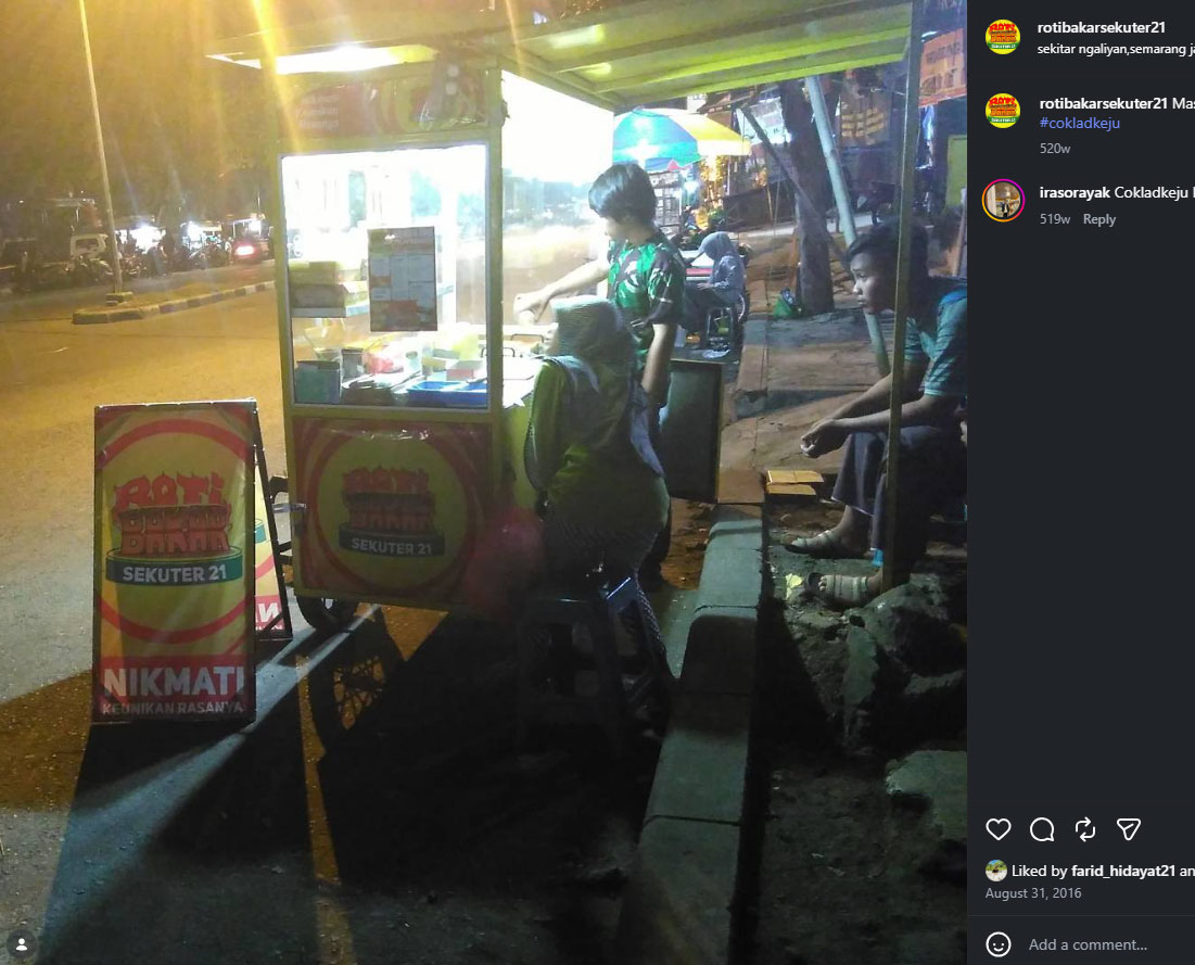 Gerobak Roti Bakar Sekuter21 dengan identitas baru