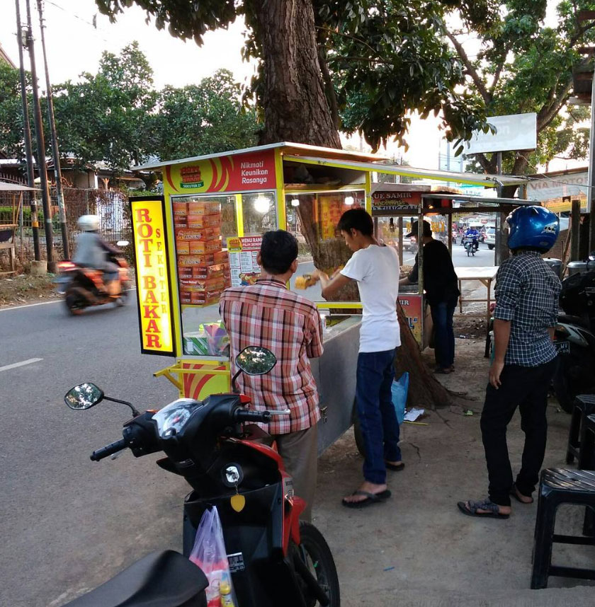 Salah satu gerobak cabang Roti Bakar Sekuter21